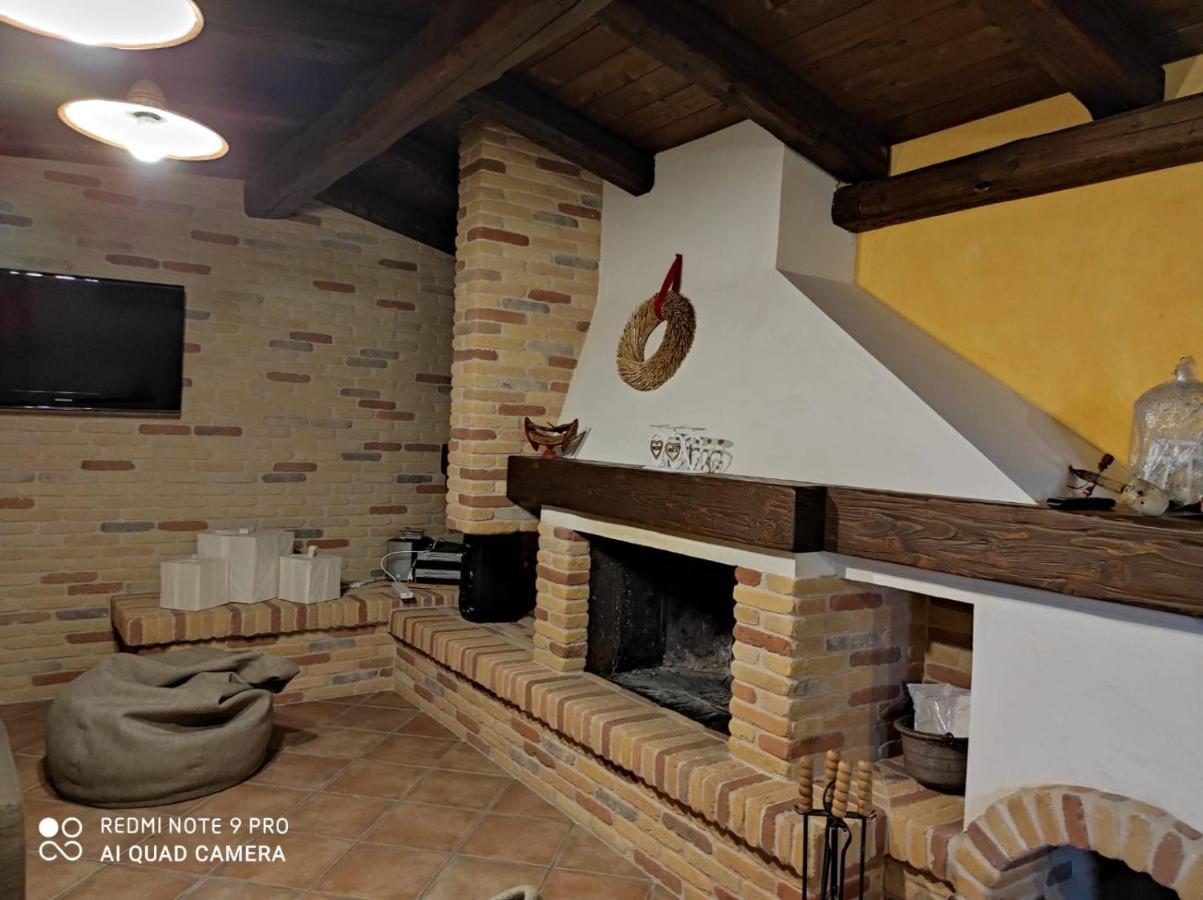 La Taverna Di Lulu Arnesano Luaran gambar